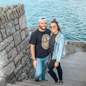 MEET YOUR POSHER 🖤